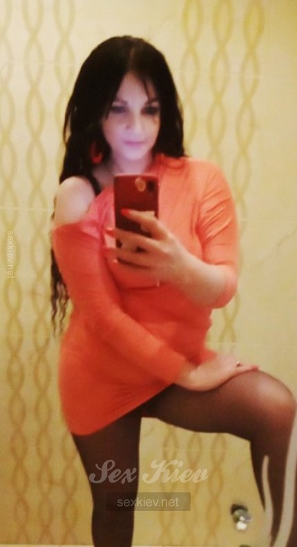 Проститутка Киева Жгучая брюнеточка, ей 35 лет