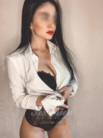 Проститутка Киева Кира, с 2 размером сисек