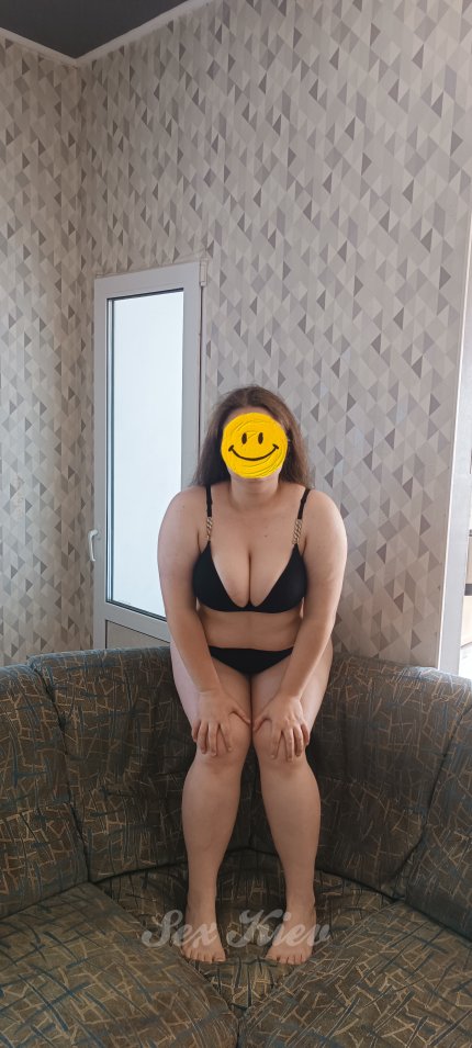 Проститутка Киева Вода та тепло 24/7, ей 24 года