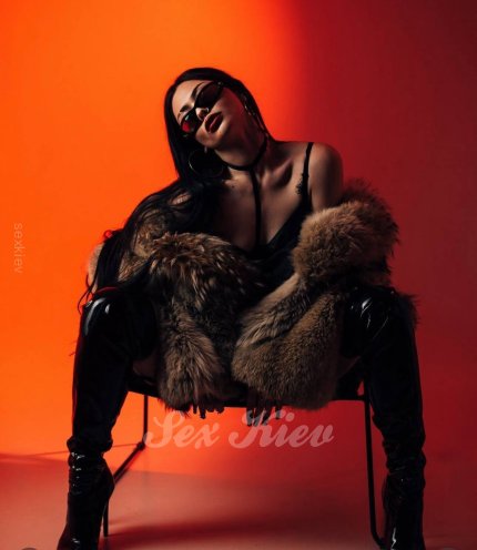 Проститутка Киева Элина, с 2 размером сисек